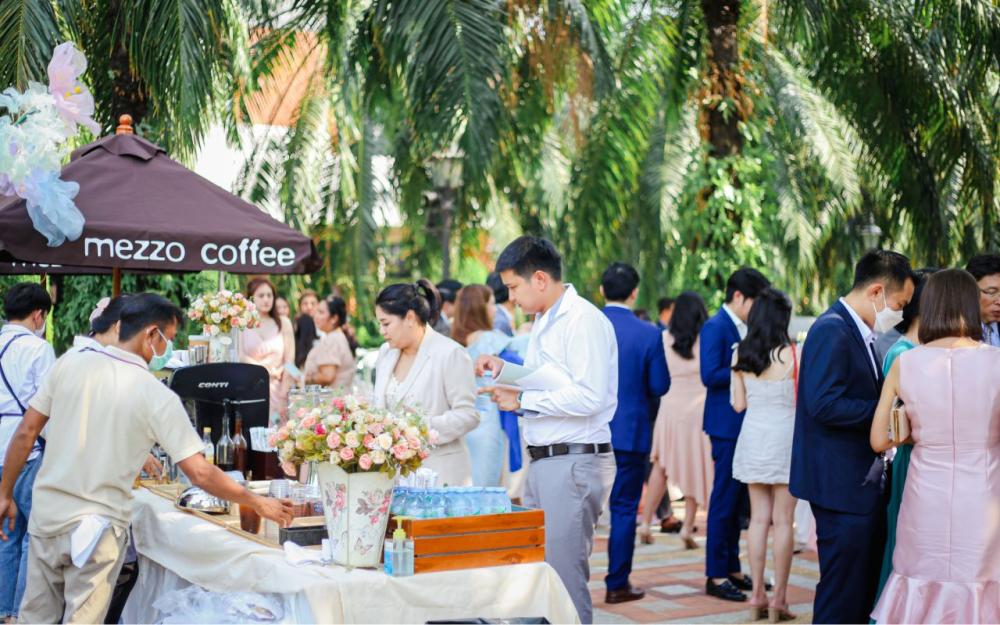 ทีมงานบริการที่ผ่านการฝึกอบรม พร้อมบริการดูแลทุกรายละเอียดตั้งแต่เริ่มจนจบงาน