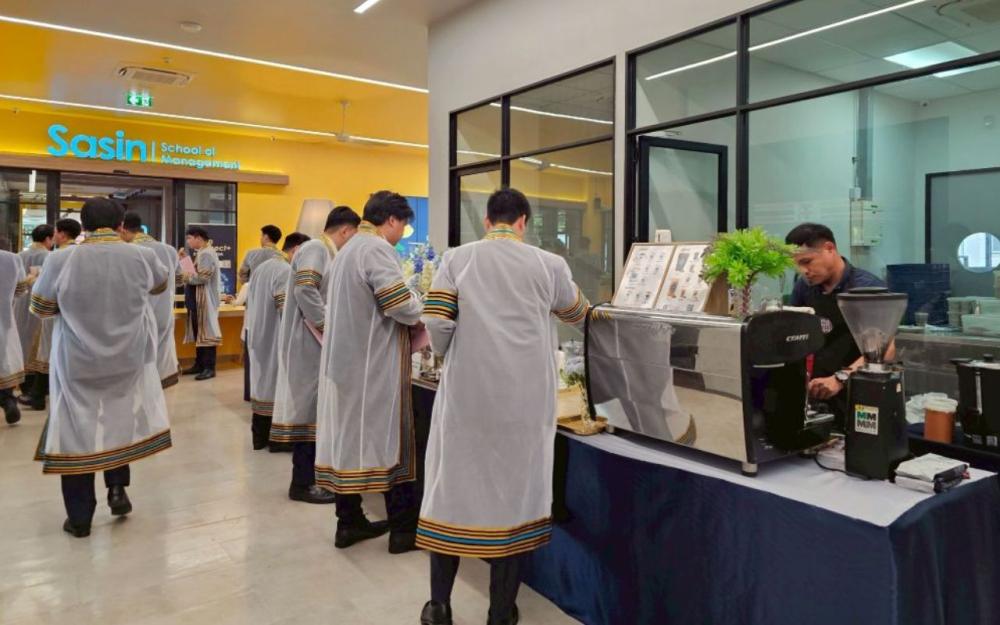 ทีมงานบริการที่ผ่านการฝึกอบรม พร้อมบริการดูแลทุกรายละเอียดตั้งแต่เริ่มจนจบงาน