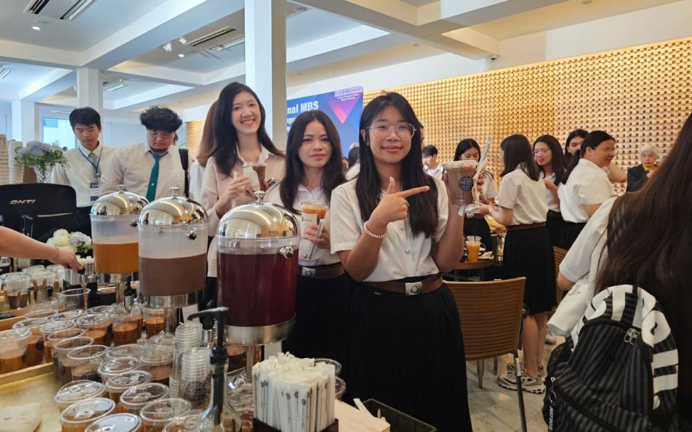 ทีมงานบริการที่ผ่านการฝึกอบรม พร้อมบริการดูแลทุกรายละเอียดตั้งแต่เริ่มจนจบงาน