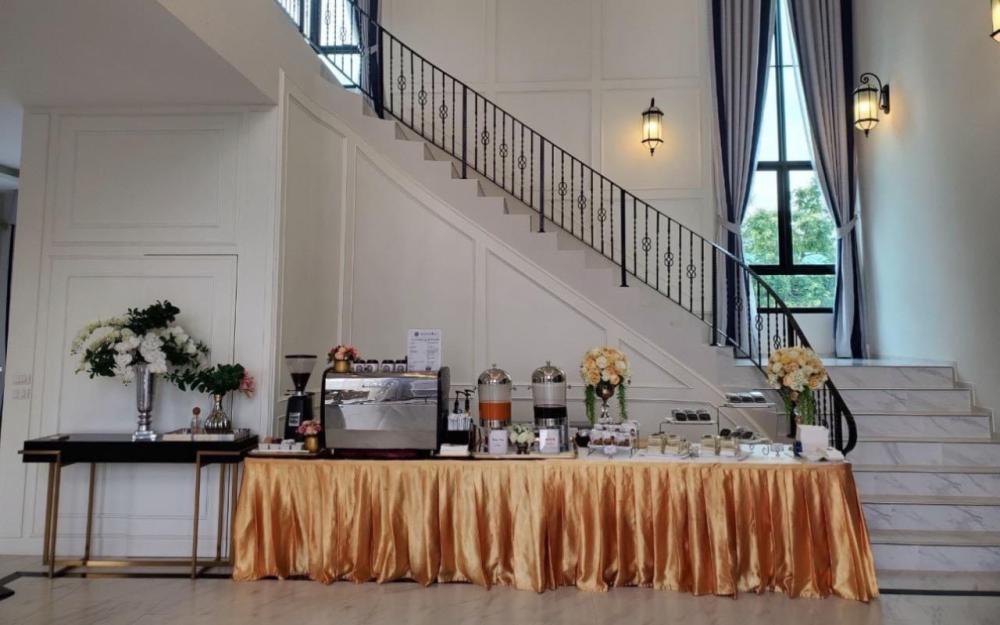 ทีมงานบริการที่ผ่านการฝึกอบรม พร้อมบริการดูแลทุกรายละเอียดตั้งแต่เริ่มจนจบงาน