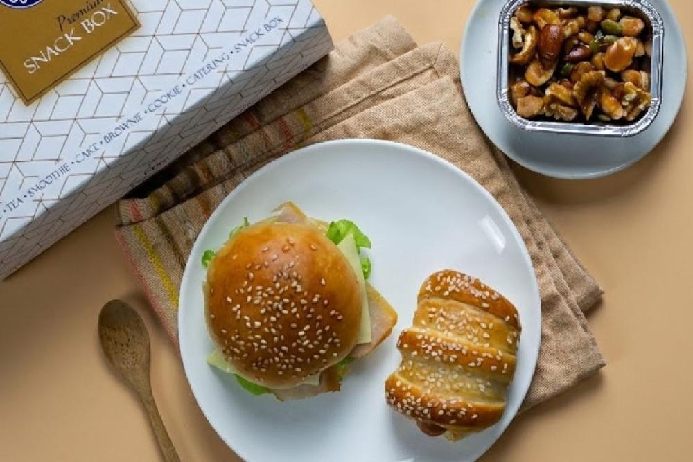 Snack box สแน็คบ๊อก ชุดอาหารว่าง ขนมจัดเบรก อาหารกล่องพร้อมทาน